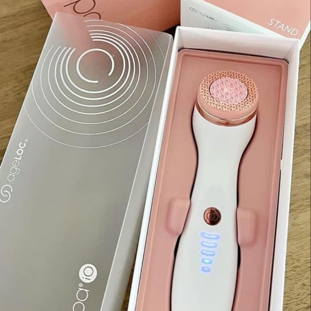 NuSkin LumiSpa iO Rose Gold + Glow Kit -